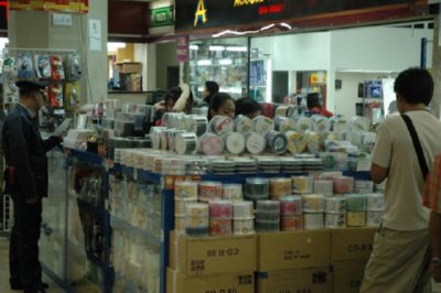 COMERCIO - CDs y DVDs